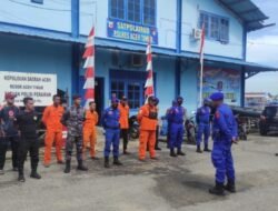 Kasatpolairud Polres Aceh Timur Pimpin Apel Pencarian Nelayan yang Mengalami Kerusakan Mesin di Tengah Laut