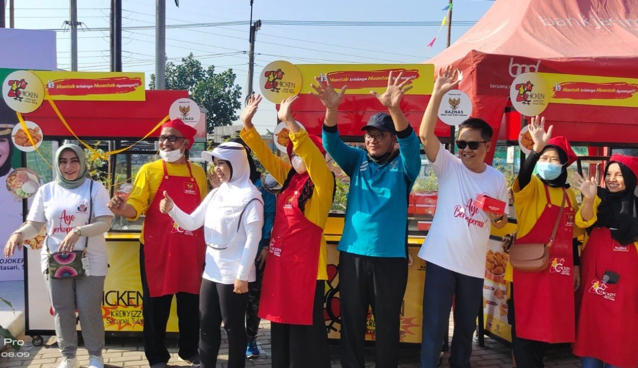 Peringatan Hari Koperasi di Kota Mojokerto Diwarnai Penyerahan Bantuan Gerobag