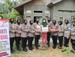 Meriahkan HUT ke-74, Polwan Polres Aceh Timur Laksanakan Bakti Sosial