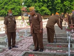 Peringatan Hari Veteran Nasional,DPC LVRI Sidoarjo Tabur Bunga Di TMP Dan Tasyukuran