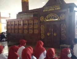 Alumni 83 SMP Bhayangkari Pusdik Brimob Porong Berdoa di Makam Para Wali Allah