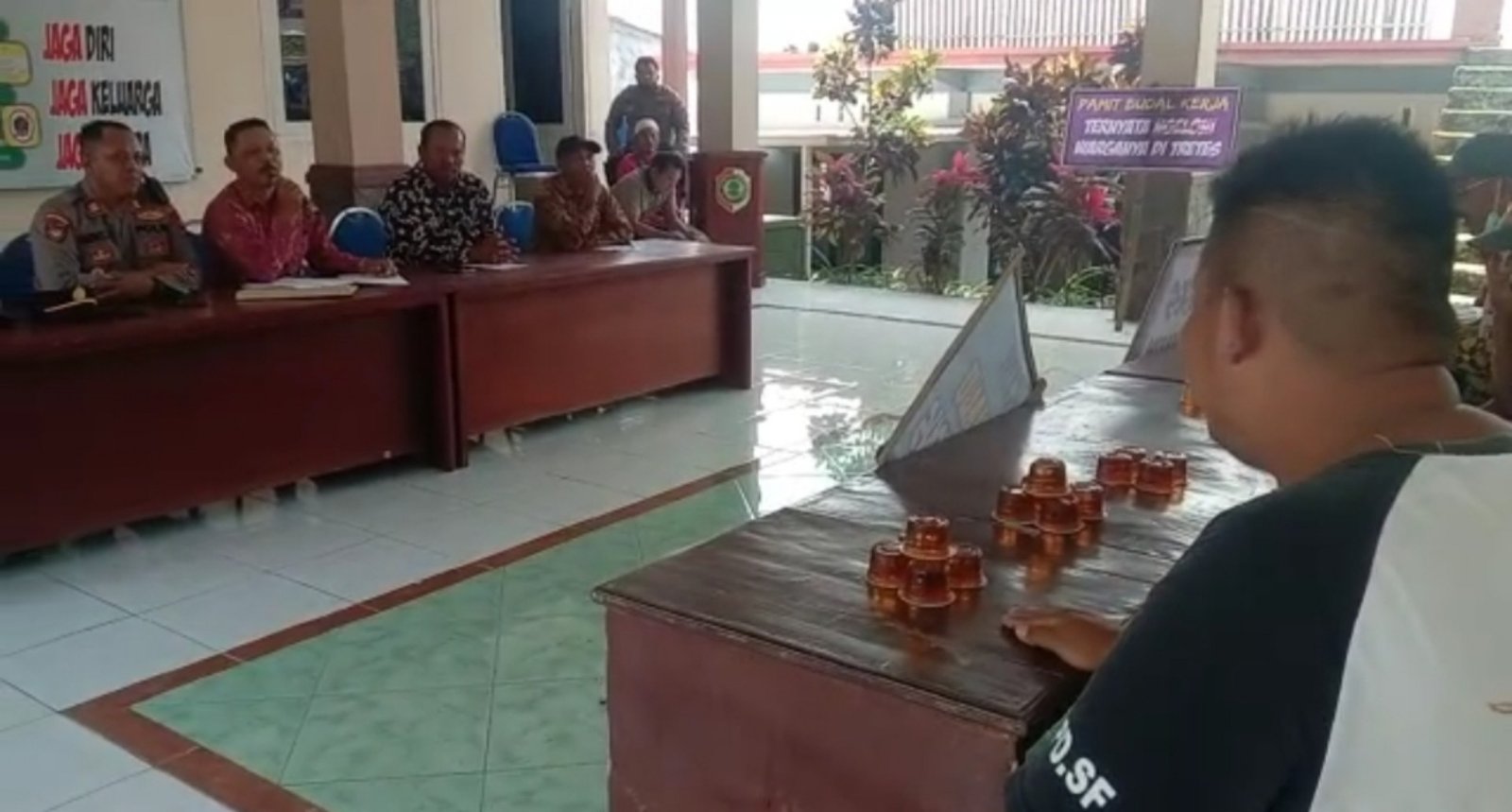 Kadus Selotapak Trawas Mojokerto Kepergok Check In dengan WIL, Warga Selotapak Adakan Demo