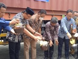 Bupati Sidoarjo Gus Muhdlor Lepas Ekspor hasil olahan UMKM ke Mancanegara