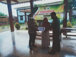 Kades Sukoanyar H. Priyanto, S.T. Bagikan BLT DD, Total Ada 74 Penerima BLT DD