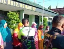 Perhutani Bersama Kodim 0812 Lamongan Trabas Alas Dan Bagikan Sembako Kepada Warga