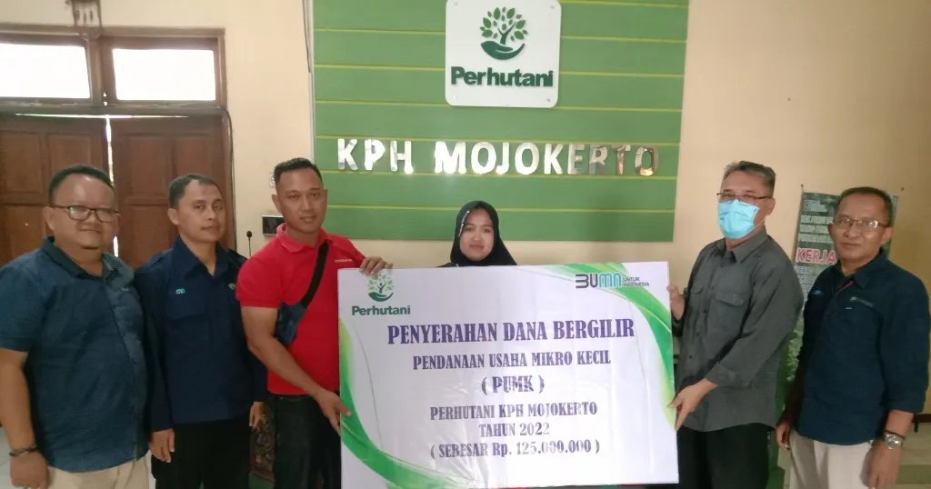 Perhutani Mojokerto Salurkan Bantuan PUMK ke Pelaku Usaha UMKM