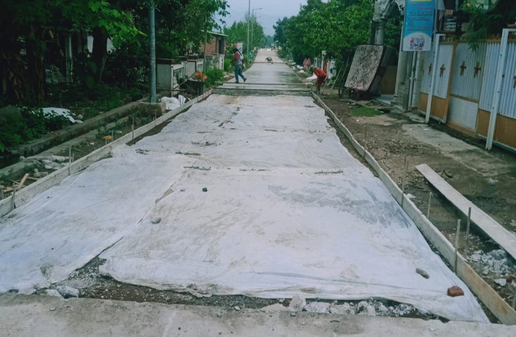 Meski Anggaran Belum Cair, Kades Baureno Tetap Bisa Bangun Jalan Cor