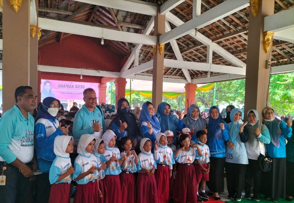 Arumi Bachsin Kunjungi SDN Kupang 2, Kepala Sekolah Minta Bantuan Pembangunan Toilet