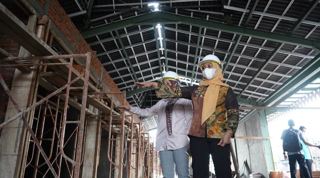 Ning Ita Sidak Skywalk dan Tugu Alun-alun