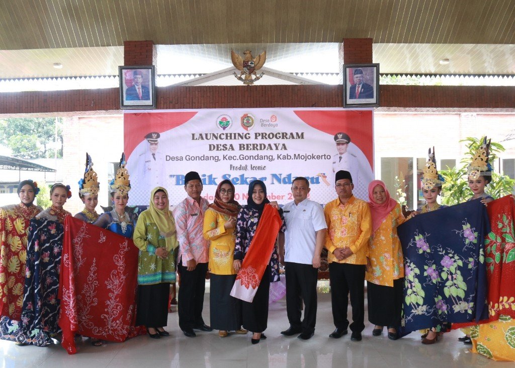 Desa Gondang Luncurkan Batik Sekar Ndaru