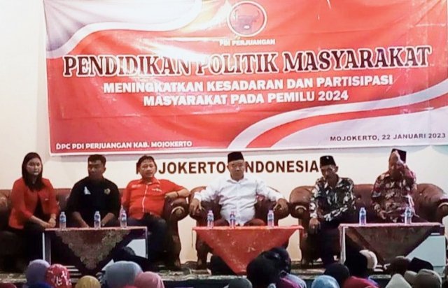 Nyaleg di Mojokerto, Winda Mohon Doa Restu Kyai Asep
