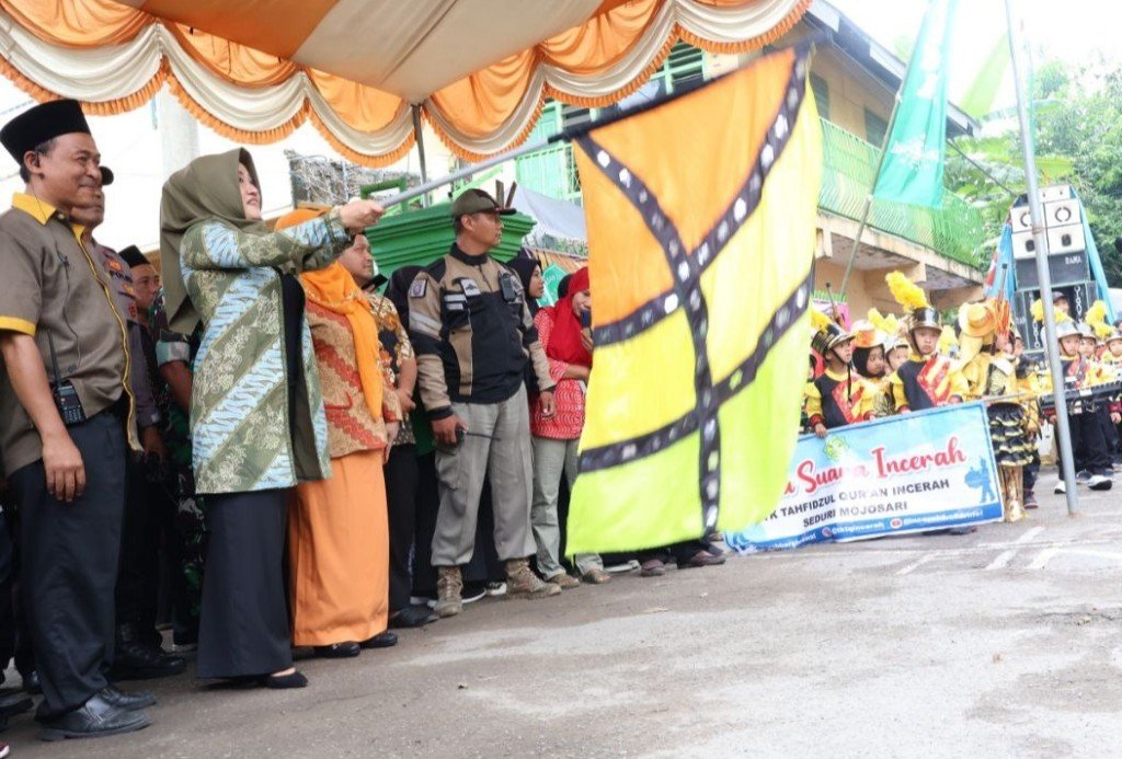MTs Ronas Street Parade Asah Motorik dan Kreativitas Anak