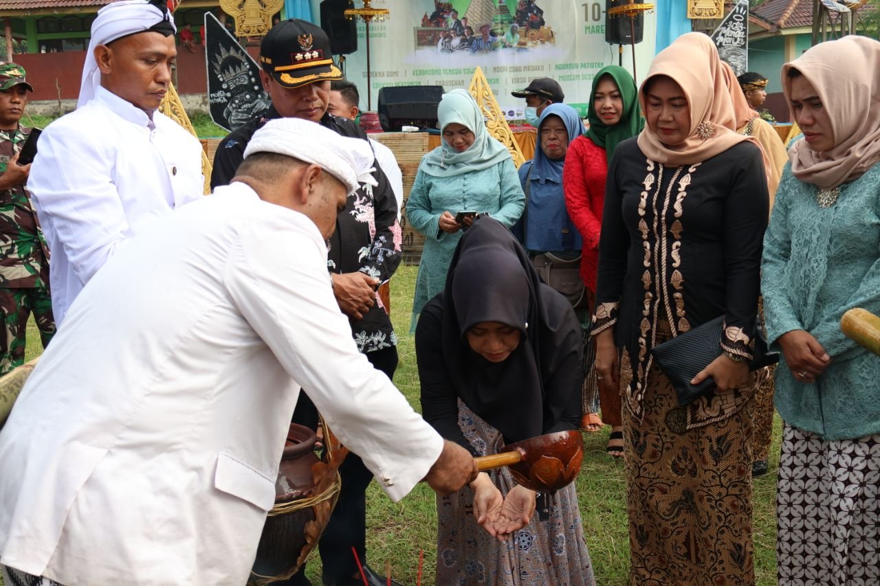 Bupati Ikfina Apresiasi Sedekah Bumi Desa Kembangbelor Yang Dikemas " Festival Paras Beswara"