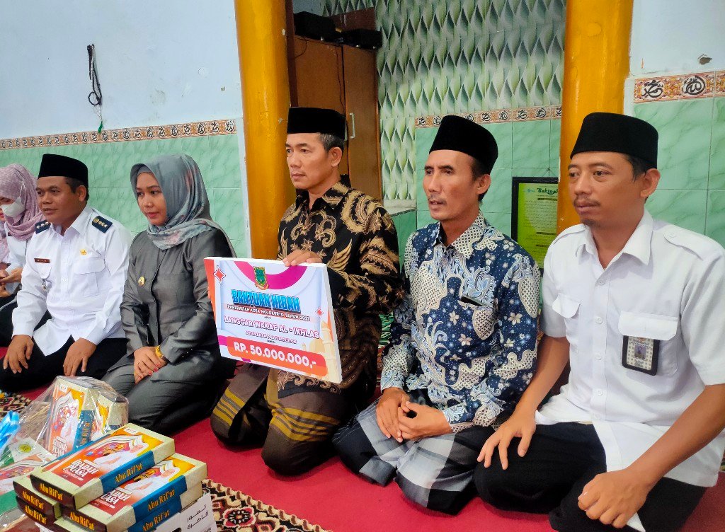 Ning Ita Safari Ramadan di Lingkungan Jayeng Prajurit Kulon, Berikan Dana Hibah Rp 50 Juta