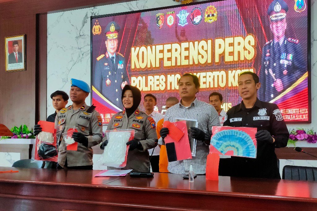 Polresta Mojokerto Amankan Pelaku Seks Threesome, Wanitanya Kondisi Hamil 8 Bulan