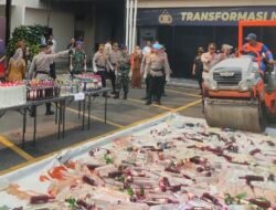 Sabu dan Miras di Mojokerto Dimusnahkan