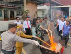 Sabu dan Miras di Mojokerto Dimusnahkan