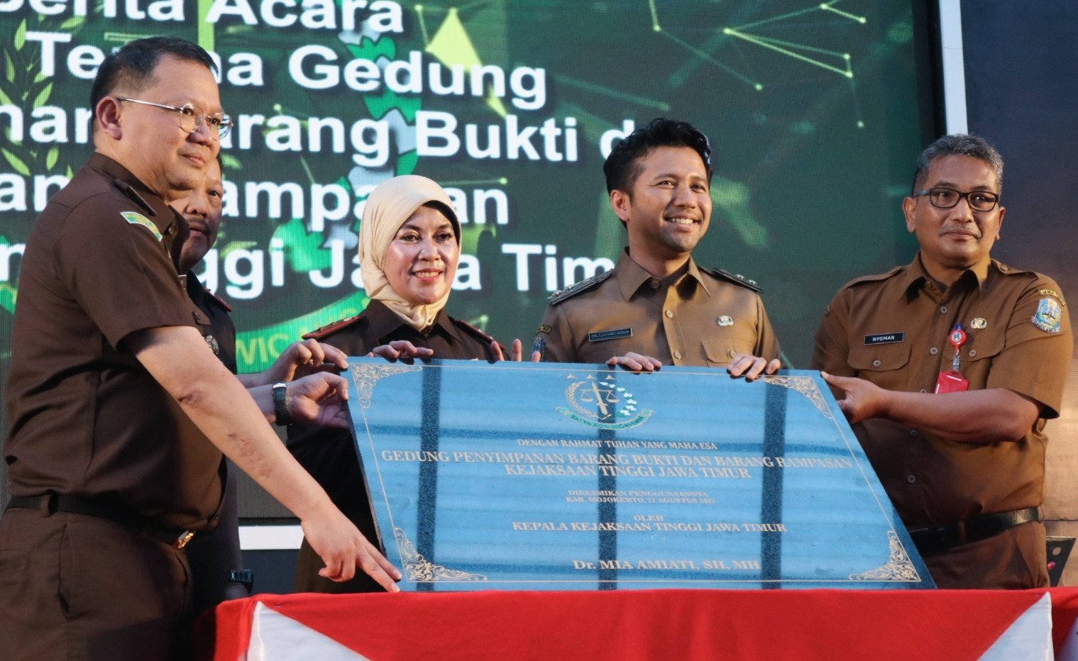 Bupati Ikfina Fahmawati Hadiri Peresmian Gedung Penyimpanan Barang Bukti Kejati Jatim