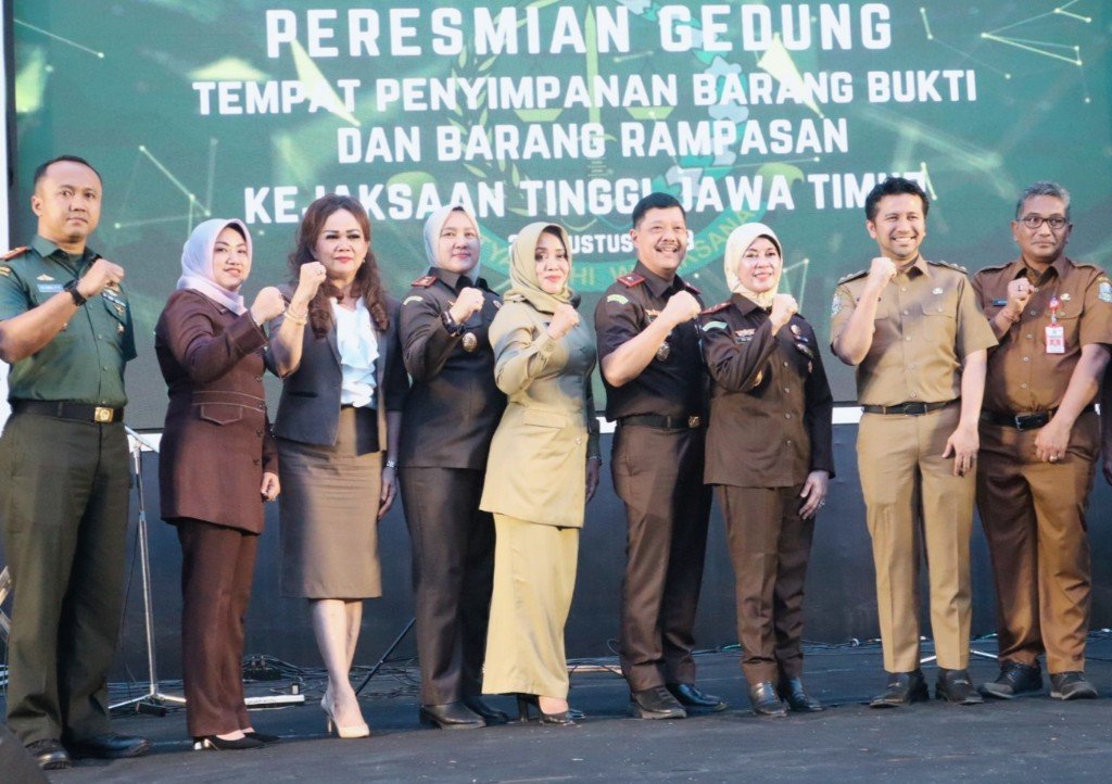 Bupati Ikfina Fahmawati Hadiri Peresmian Gedung Penyimpanan Barang Bukti Kejati Jatim