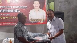 Sugiyanto Beri Bantuan Tenda untuk Pemakaman Warga Gunung Anyar Kota Mojokerto