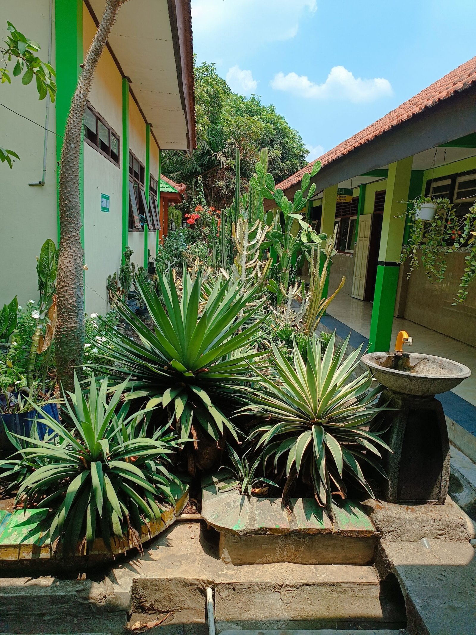Area Green Scholl di SMPN 2 Balongbendo Sidoarjo
