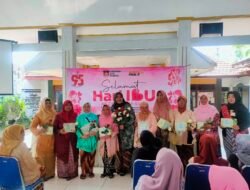 Peringati Hari Ibu, Kades Brangkal Bacakan Puisi, Beri Hadiah dan Jelaskan Sejarah Hari Ibu