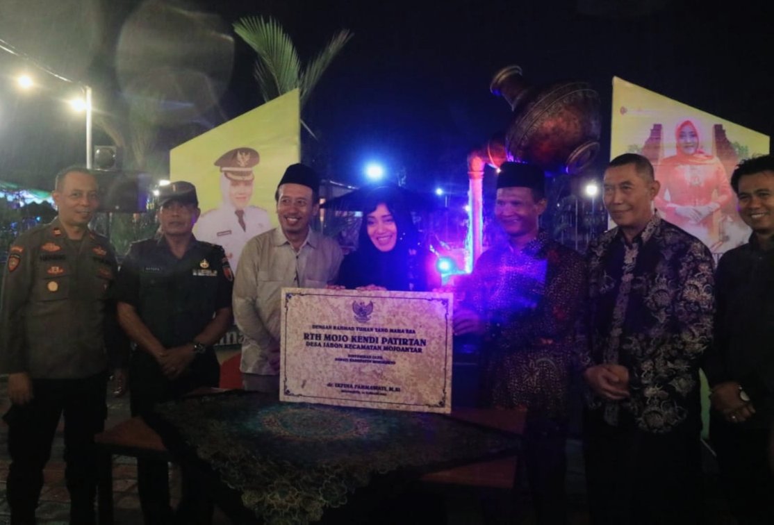 Bupati Mojokerto Tandatangani Prasasti RTH MKP Desa Jabon