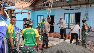 Sinergitas Polres Bondowoso bersama TNI Bantu Warga Terdampak Puting Beliung