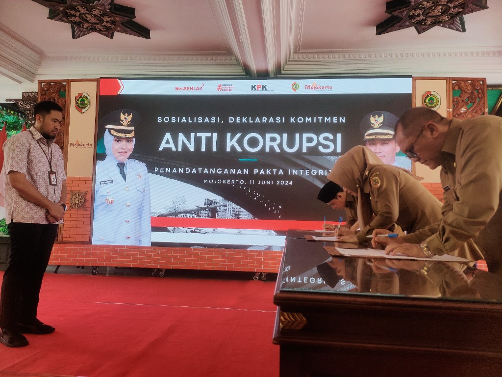 Disaksikan KPK, Segenap Jajaran Pemkab Mojokerto Tandatangani Pakta Integritas Anti Korupsi