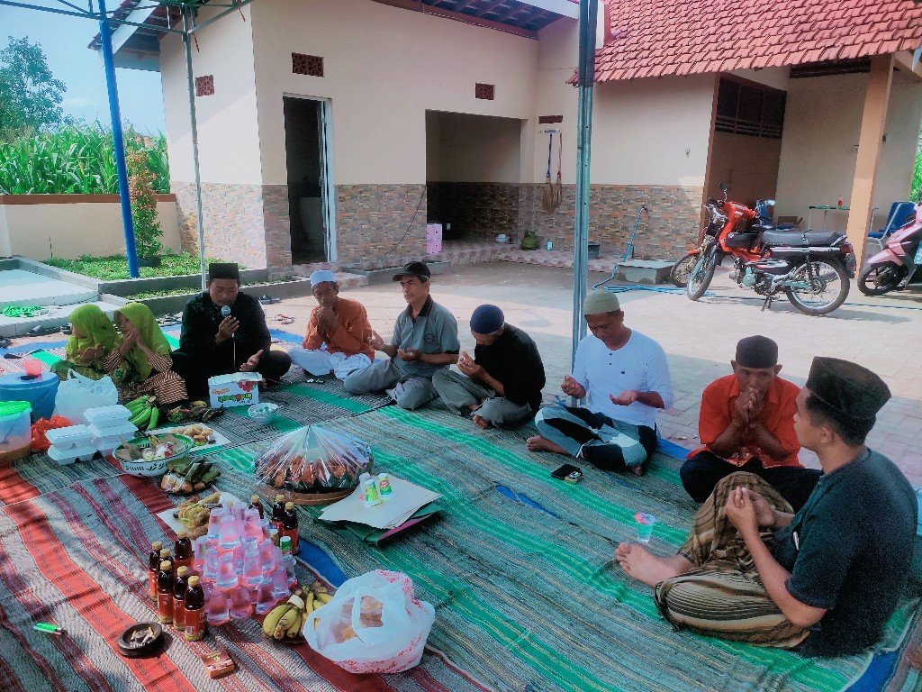 Grup Sholawat Hadi Al Hadad Djawa Dwipa Iringi Doa Bersama di Makam Banjarsari