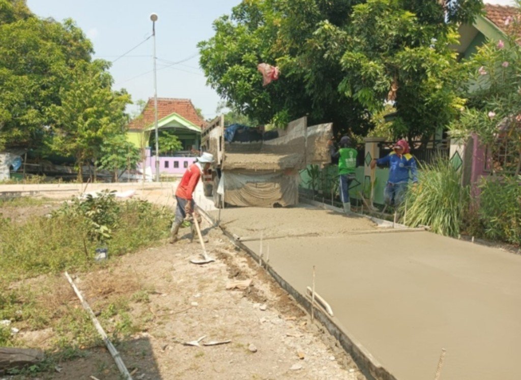 Pemdes Jampirogo Dapat BK Rp 300 Juta untuk Pembangunan Jalan Lingkungan