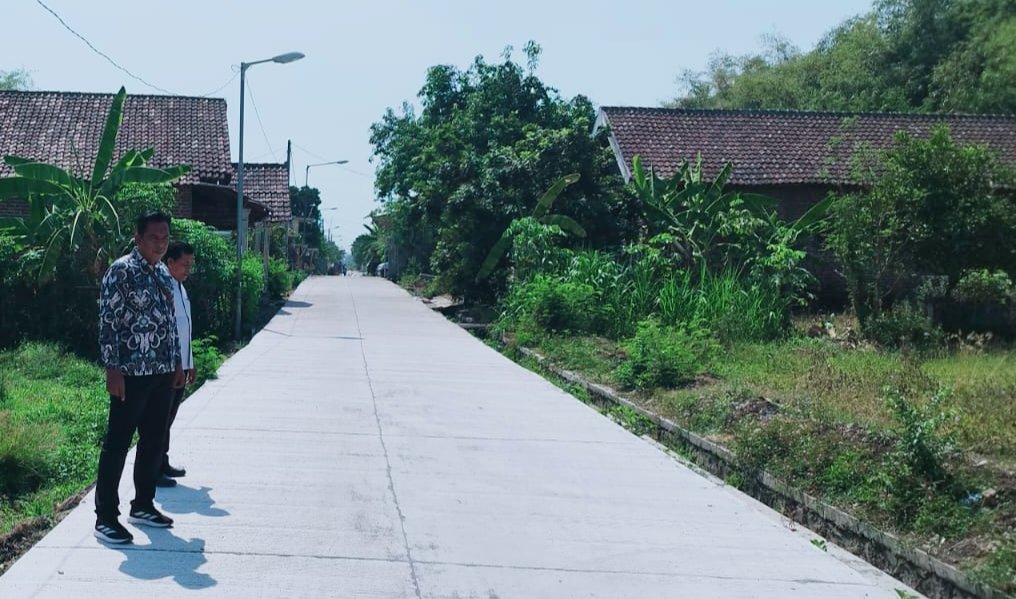 Pemdes Kalipuro Dapat Pokir dari Hj. Rupiatin dan H. Miadi