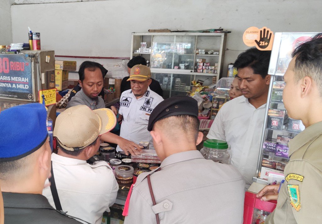 Berantas Rokok Ilegal, Satpol PP Kota Mojokerto dan Bea Cukai Adakan Operasi Pasar