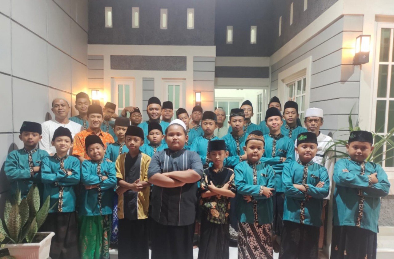 Diguyur Hujan, Grup Sholawat Al-Haddad Djawa Dwipa Tetap Semangat Bersholawat