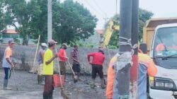 DPUPR Jombang Kolaborasi dengan DLH Jombang Bersihkan TPS di Desa Tunggorono