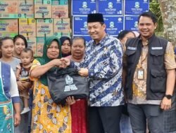 Akses Jalan Pacet-Batu Dibuka, DPRD Jatim Suwandy Firdaus Berikan Bansos