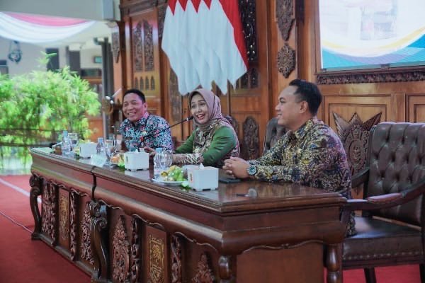 Kepala DPUPR Perkim Kota Mojokerto Dampingi Ning Ita Sosialisasi Calon Penerima BRS