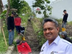 RUTAN KELAS I BANDAR LAMPUNG GELAR AKSI BERSIH-BERSIH LINGKUNGAN DAN SALURAN IRIGASI