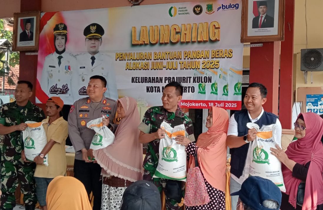 630 Warga Kelurahan Prajurit kulon Kota Mojokerto Terima Bantuan Beras