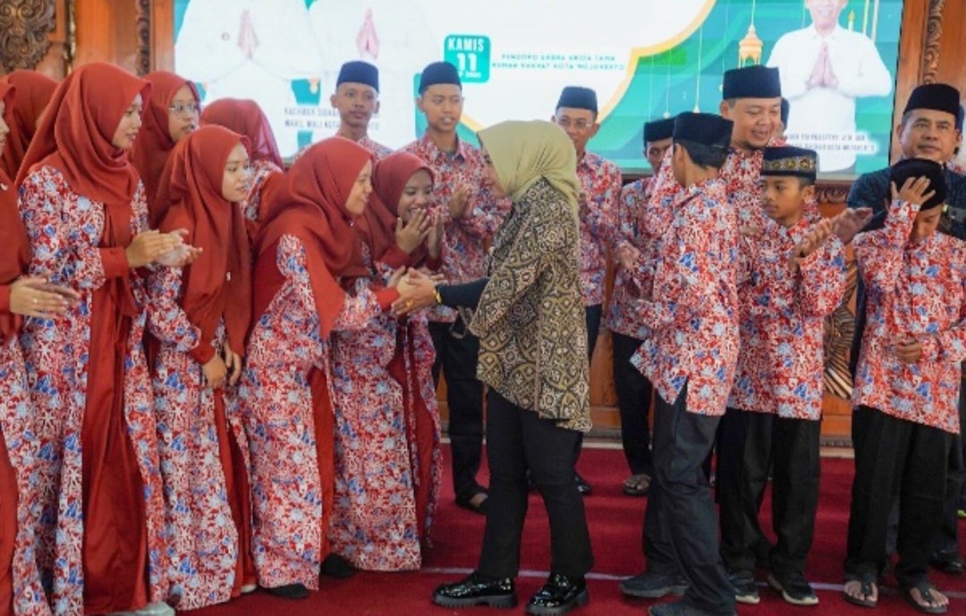 Ning Ita Berangkatkan Kafilah MTQ Kota Mojokerto ke Kabupaten Jember