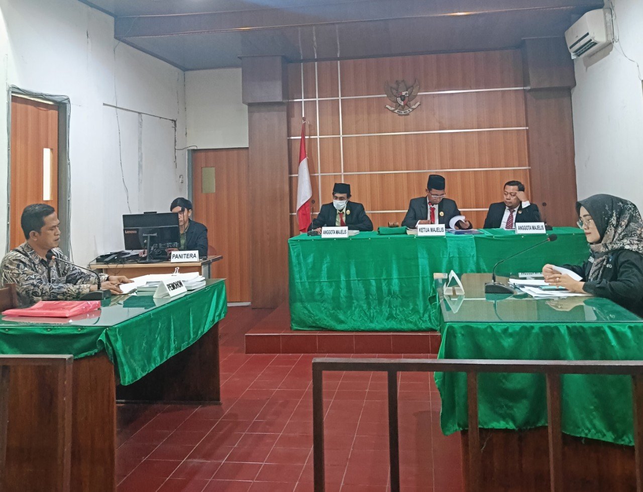 Sidang Pembuktian, Suyitno Buktikan Tidak Ada Prasasti, Pemdes Temon Buktikan Ada Prasasti