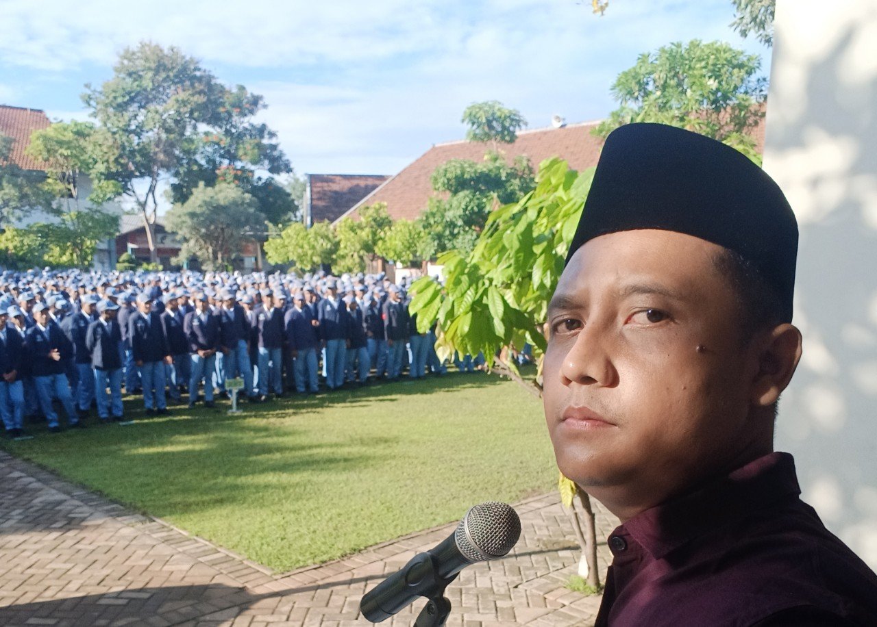 Peringati Hari Pers Nasional 2026, Ketua PWMR Jadi Pembina Upacara di SMKN 1 Kota Mojokerto