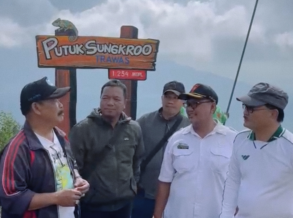 Kadishut Jatim Survey Take Off Paralayang Trawas, Anang Ashanty Tanam Sukun di Hutan Pringgodani