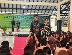 Catwalk Penuh Warna, Siswa SMAN 1 Mojosari Ubah Batik Karya Sendiri Jadi Busana Kearifan Lokal