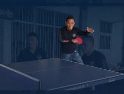 Perkuat Pembinaan dan Kebersamaan, Kalapas Narkotika Bandar Lampung Jumadi Tenis Meja Bersama Warga Binaan