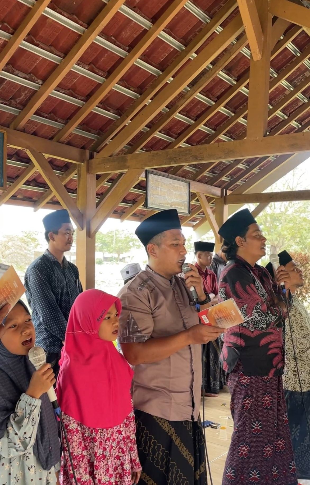 Istiqomah 28 Bulan, Hadi Purwanto dan Kiai Mathori Hasan Pimpin Khotmil Qur'an di Makam Banjarsari Dlanggu