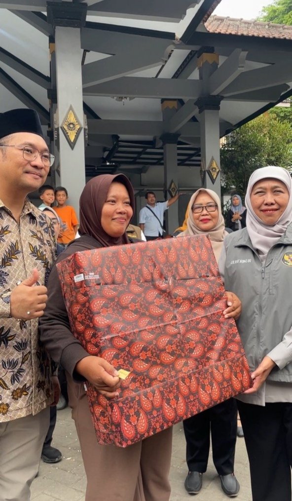 Gubernur Jatim dan Bulog Mojokerto Kompak di Pasar Murah Ngrowo Bangsal, Beras SPHP dan Minyak Kita Diserbu Warga