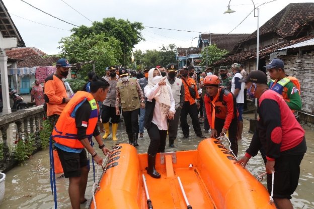 155 Rumah Terendam Banjir, Bupati Mojokerto Sediakan Dapur Umum