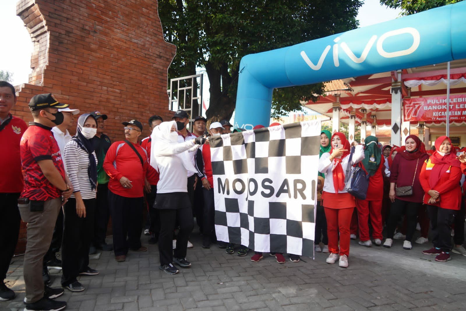 Senam dan Jalan Sehat Berlangsung Meriah, Bupati Mojokerto Apresiasi Kekompakan Warga Mojosari