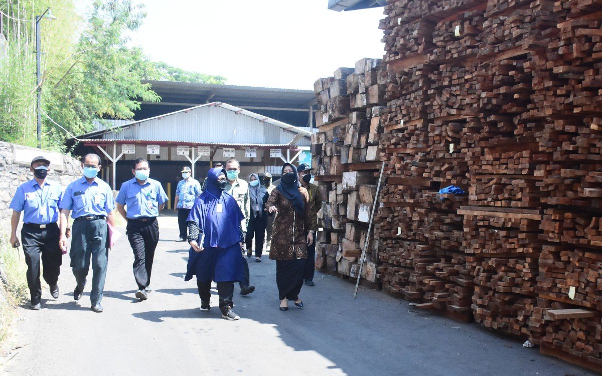 Pastikan Aturan PPKM Diterapkan, Bupati Mojokerto Cek Prokes PT. Kurnia Anggun dan PT. SAI